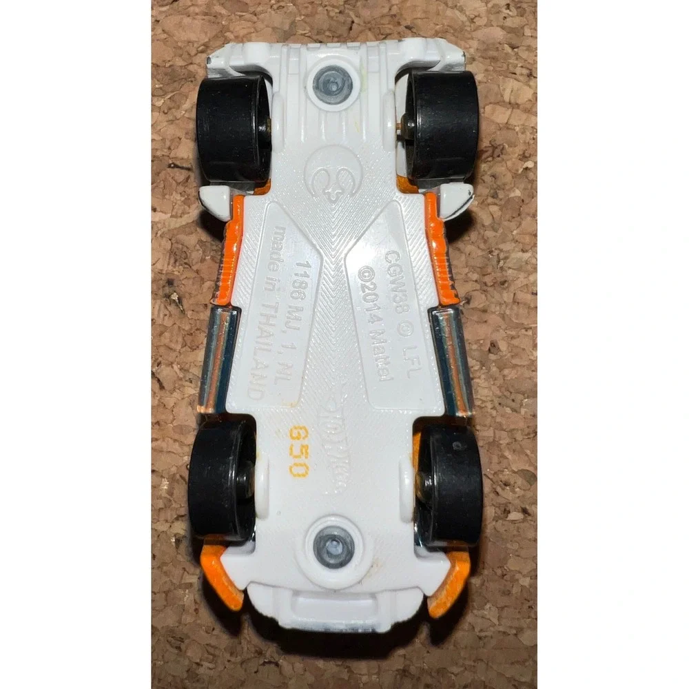 Hot Wheels race through